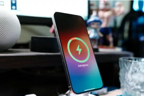 潘集苹果15换屏服务分享用什么充电器给iPhone15充电更好 